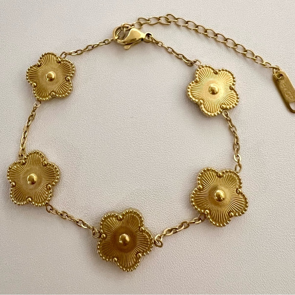 Elegant Gold Tiger Eye Flower Bracelet